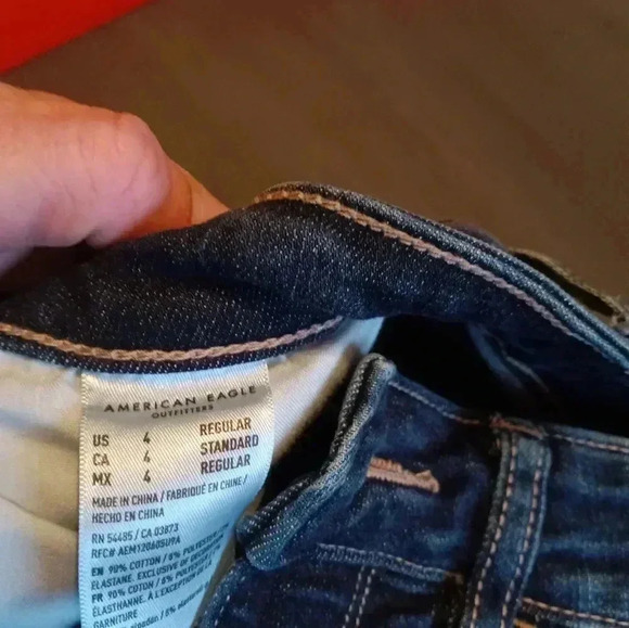American Eagle women's Distressed Blue Jeans. Size 4. Like new - Picture 6 of 9